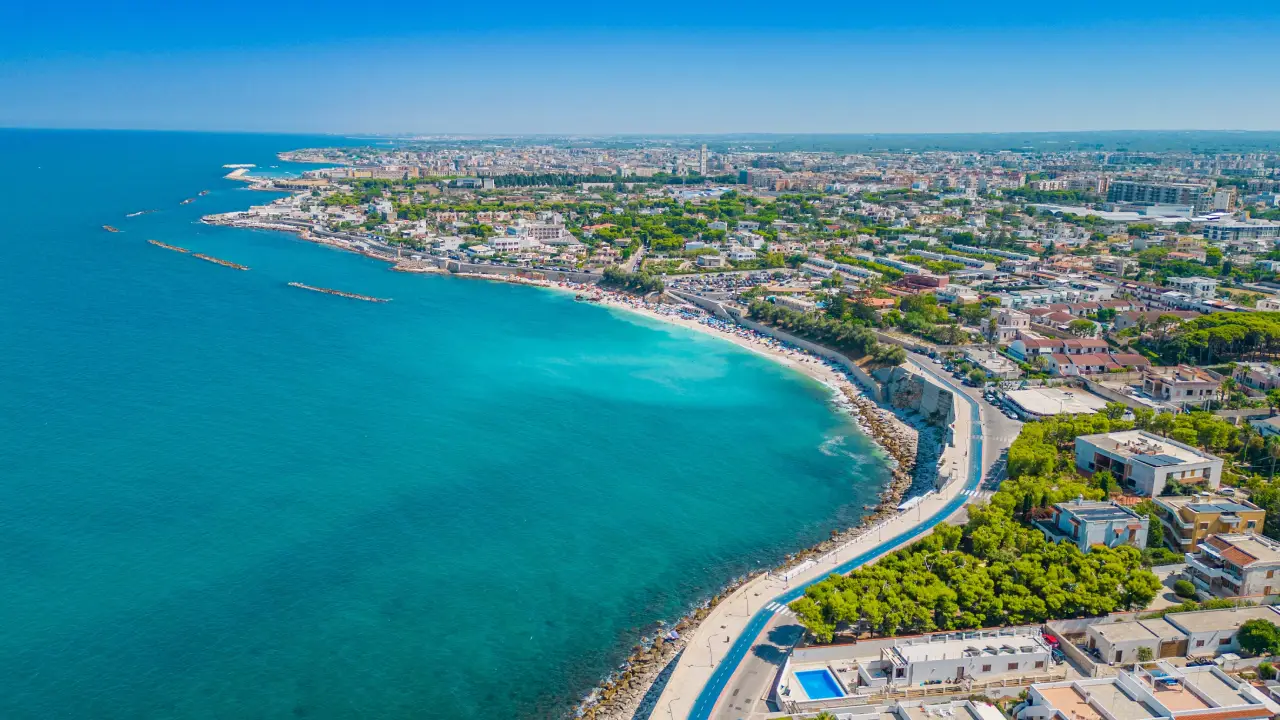 Bisceglie, la città delle pietre lucenti e del mare antico