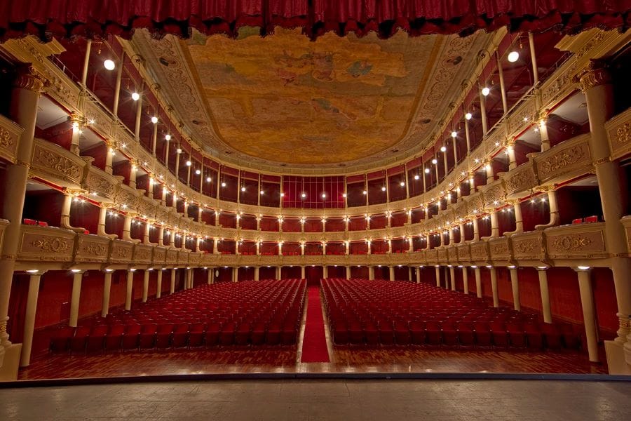 Teatro Politeama Greco: dove Lecce racconta il suo spirito scenico